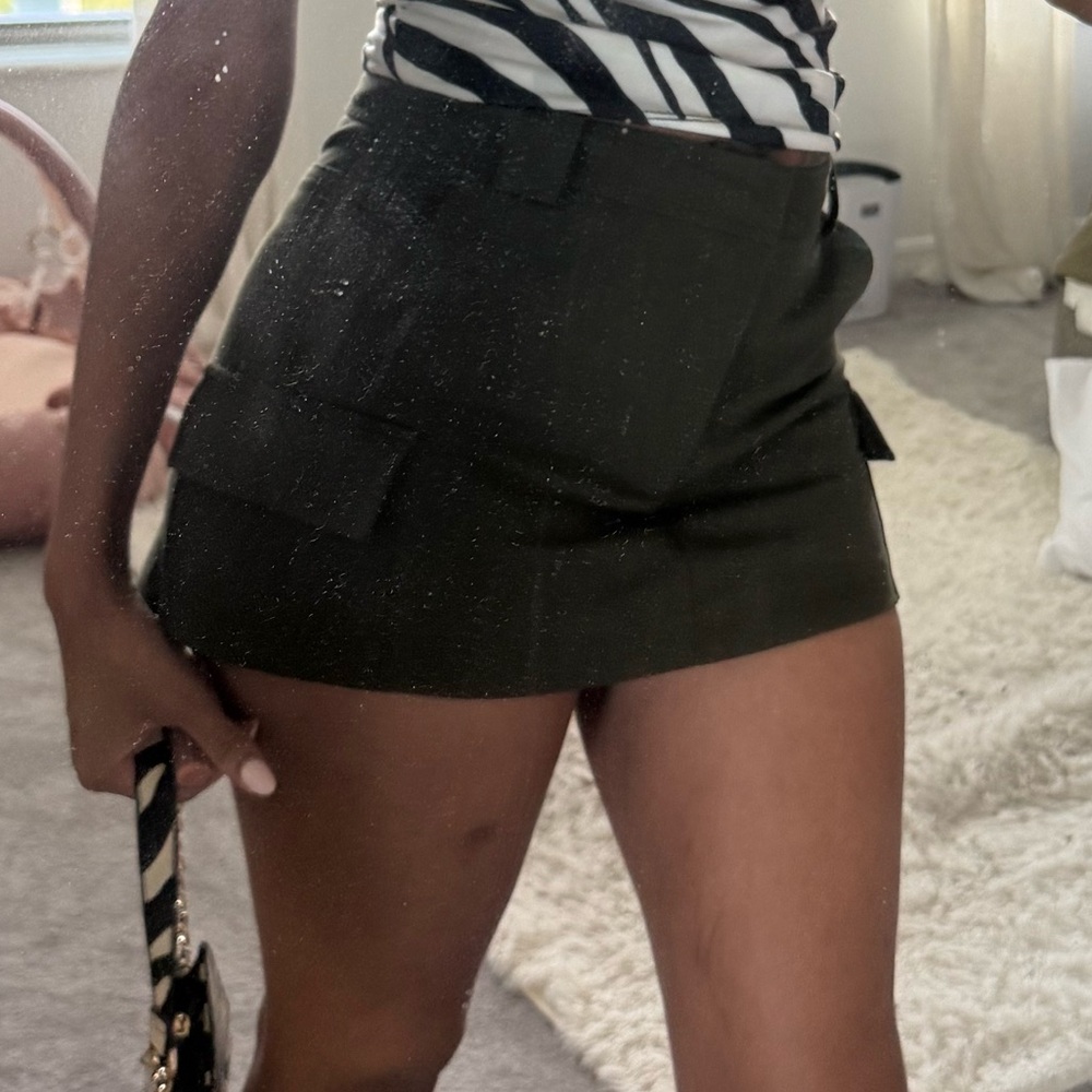 Zara Olive Green Women's Cargo Shorts - Picture 7 of 7